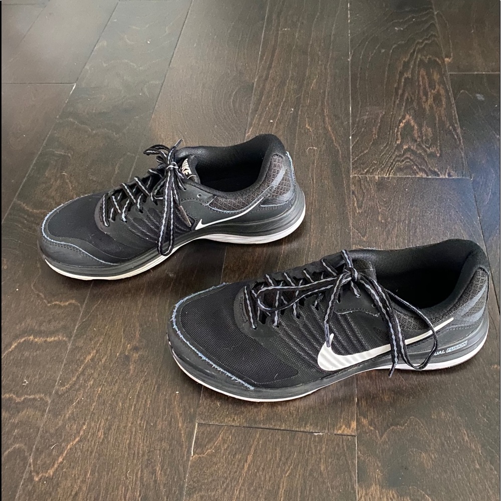 Nike Dual fusion black tennis shoes